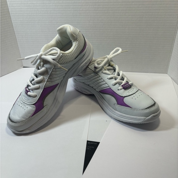 Curves Athletic Shoes - Picture 3 of 4